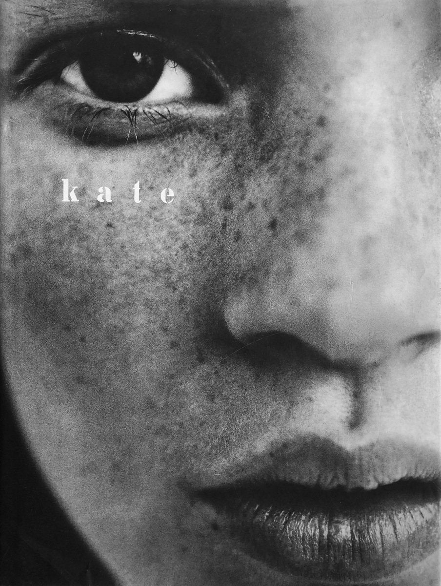Kate: Kate Moss Signed – IDEA