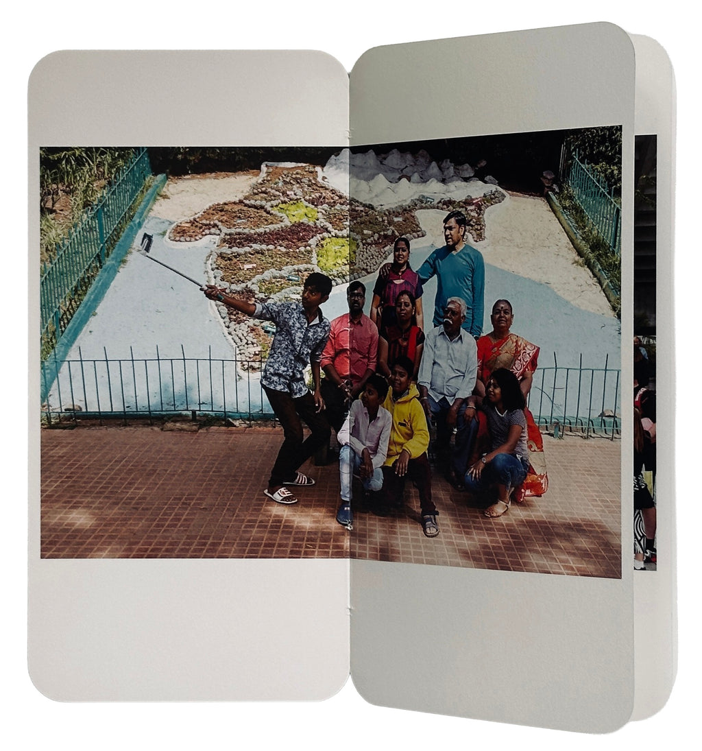 [SIGNED] MARTIN PARR DEATH BY SELFIE