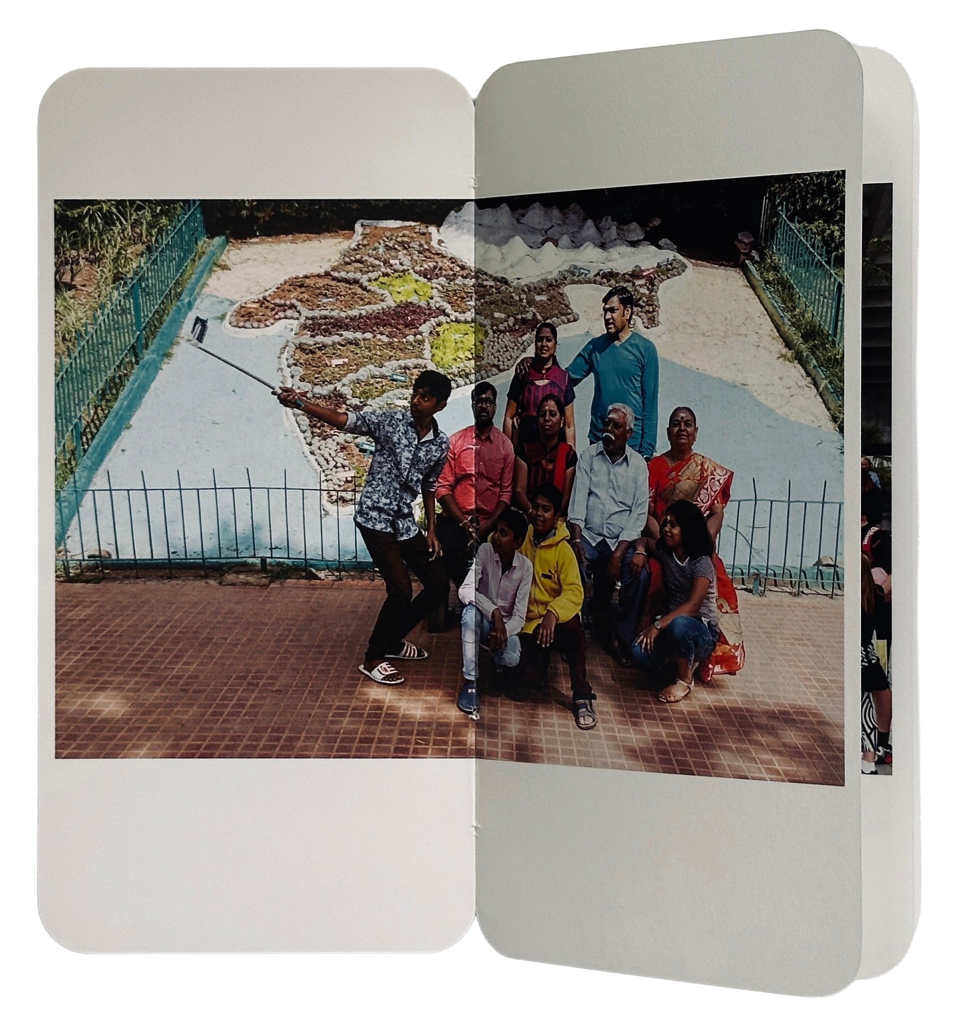 [SIGNED] MARTIN PARR DEATH BY SELFIE