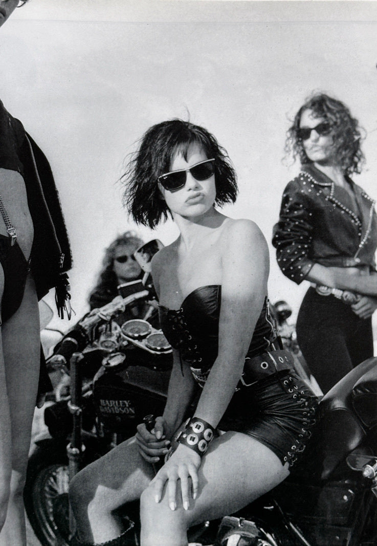 PHOTO March 1989
